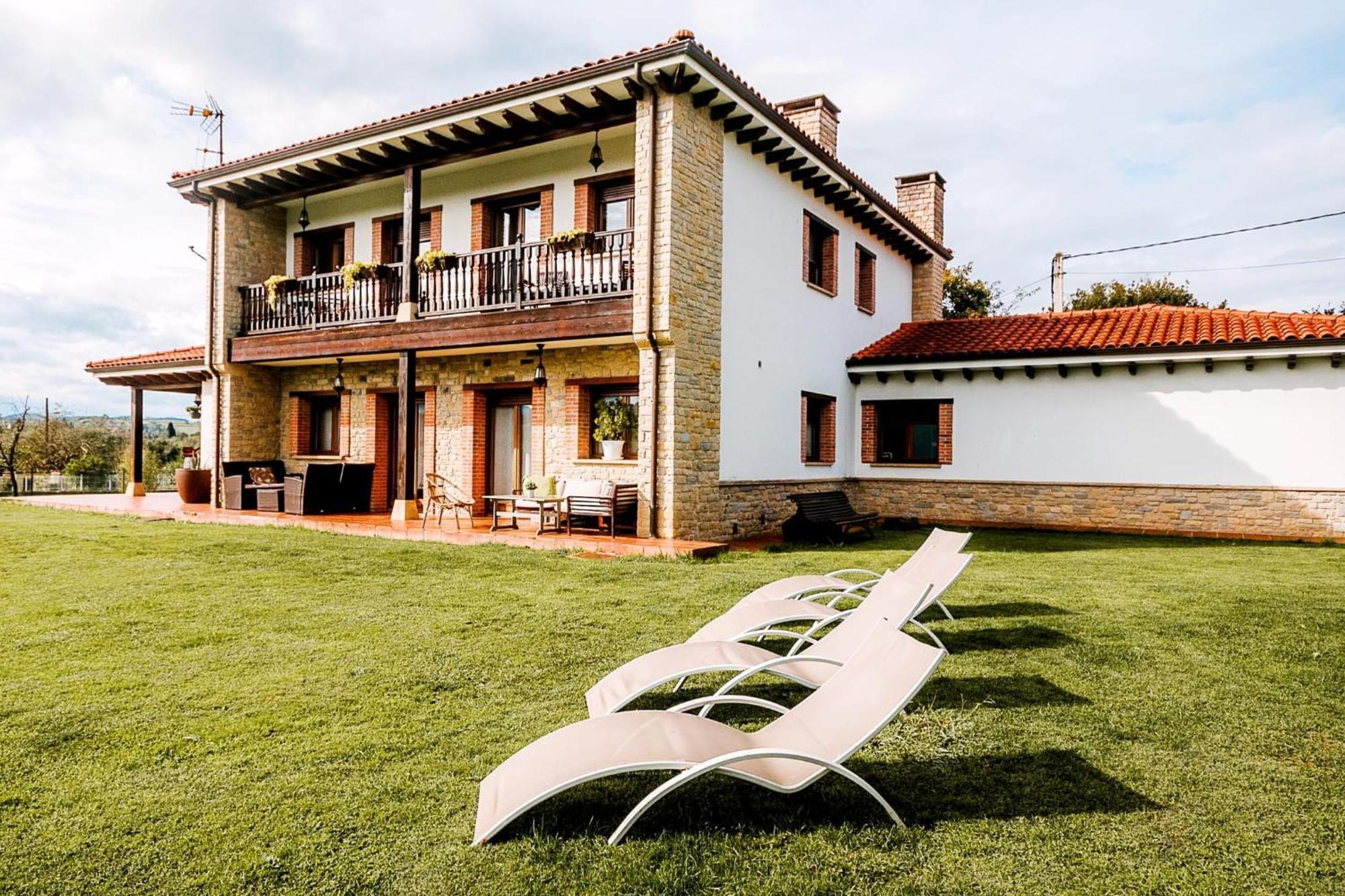 Villa Tiviti Oviedo Exterior photo