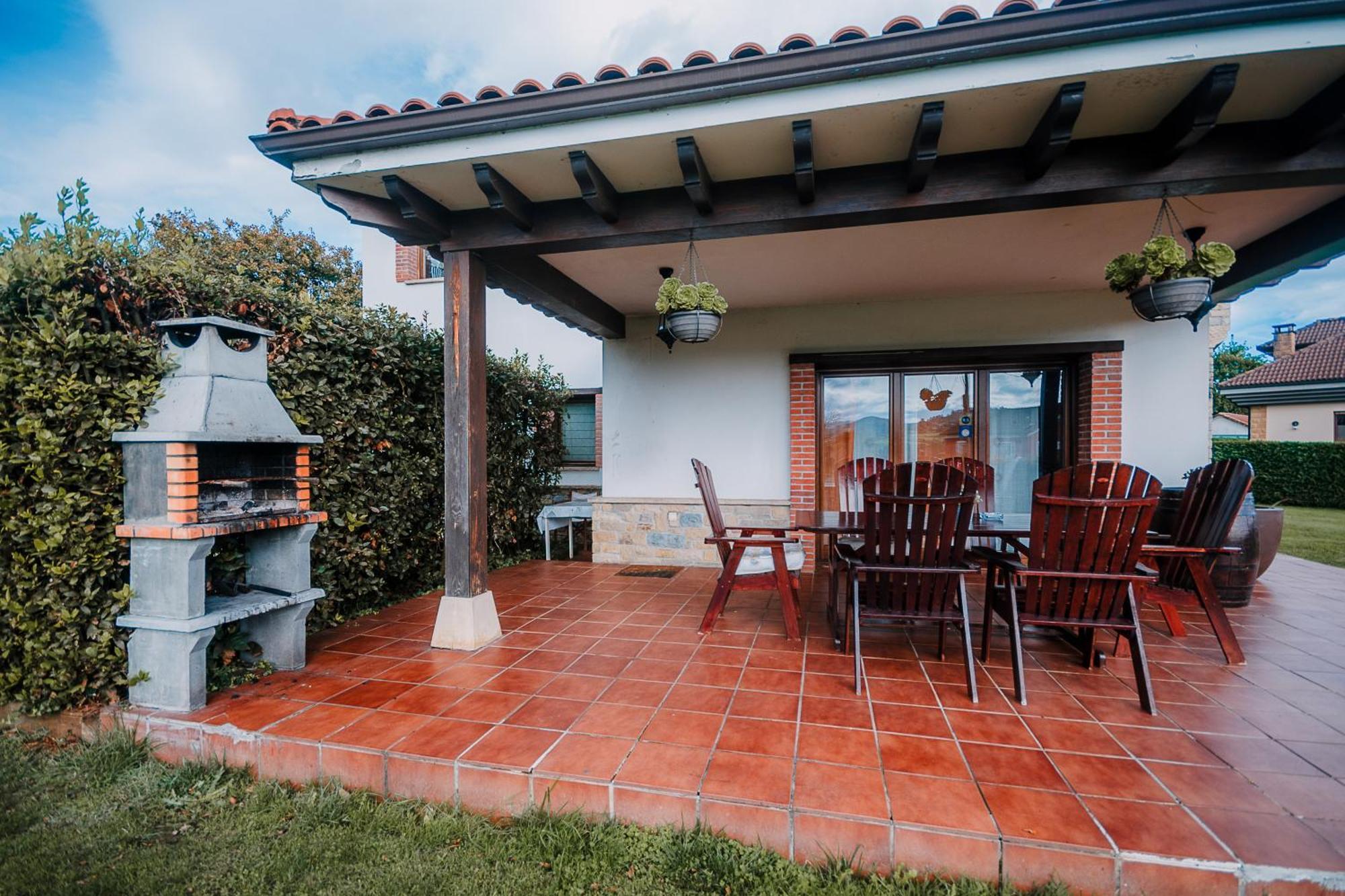 Villa Tiviti Oviedo Exterior photo