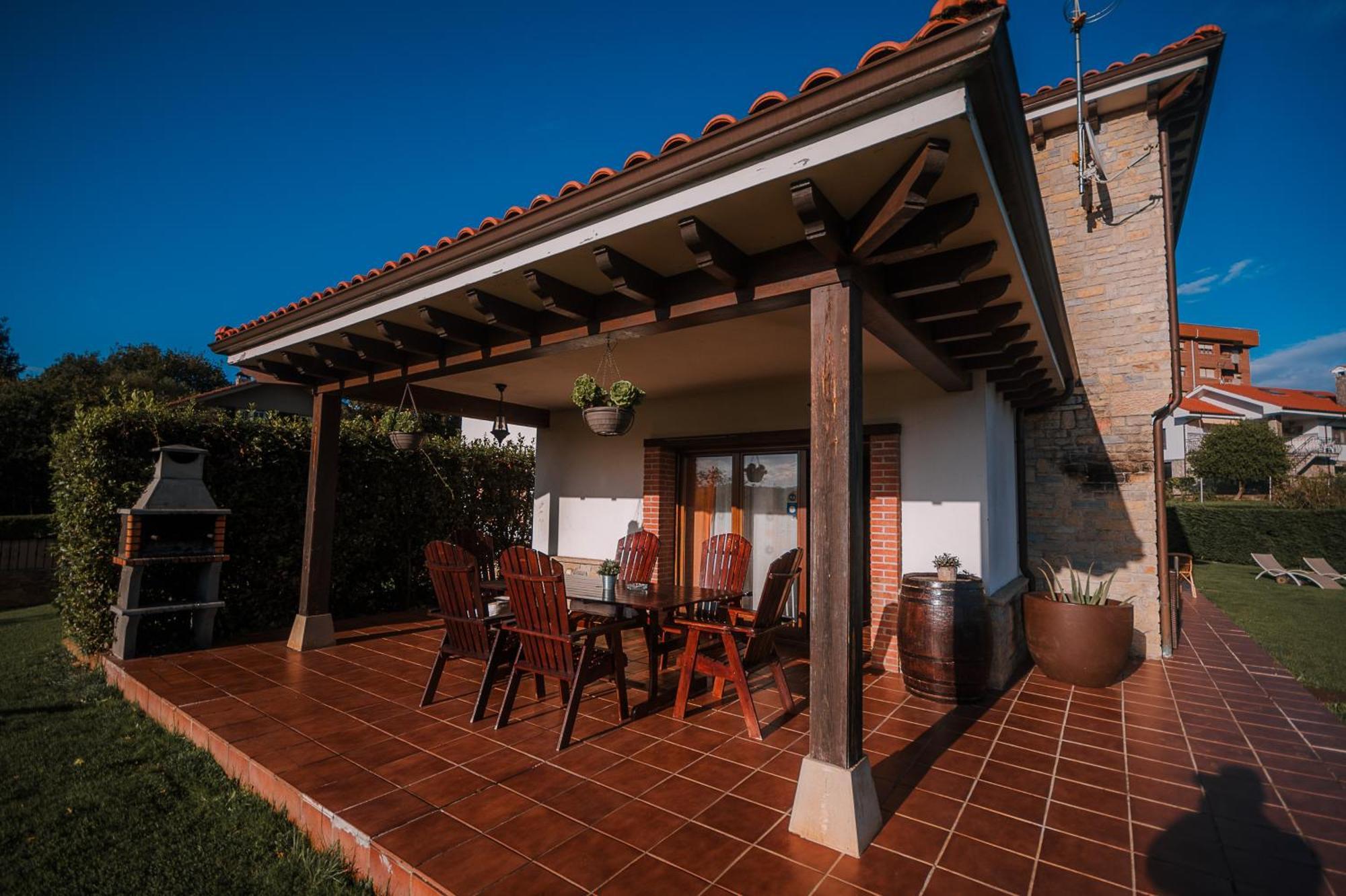 Villa Tiviti Oviedo Exterior photo